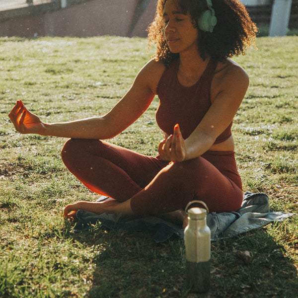 12oz-rise-reflect-with-bamboo-cap-l3 16oz_rise_reflect_yoga_park_headphones_square.jpg