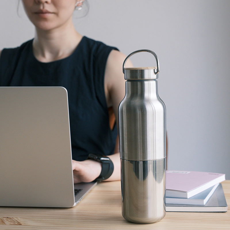 20oz-rise-reflect-with-bamboo-cap-j0 20oz_rise_reflect_desk_laptop_square.jpg