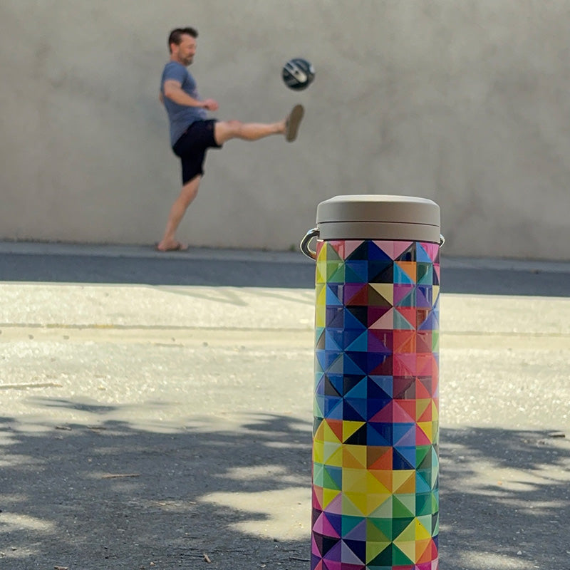 20oz-tkwide-with-twist-cap-mosaic-i2 20oz_tkwide_bottle_seasonal_mosaic_soccerball_player_square.jpg