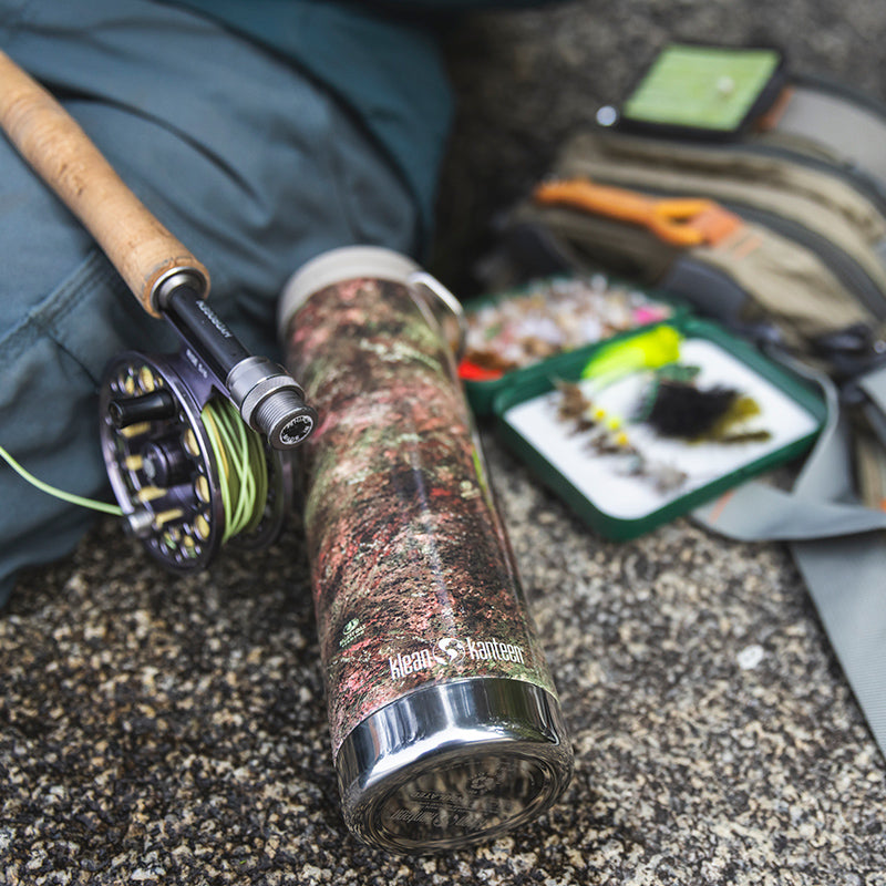 20oz-tkwide-with-cafe-cap-mossy-oak-o3 20oz_tumbler_mossyoak_rainbowtrout_flyfish_top_square.jpg