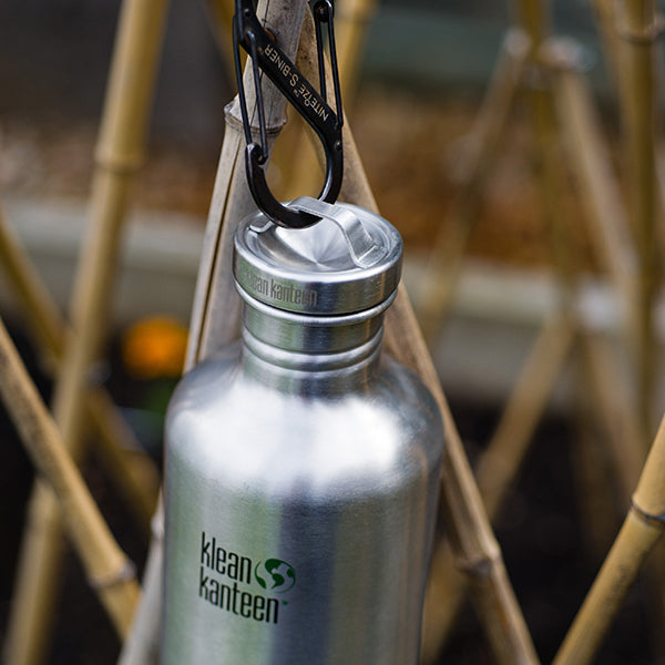 classic-steel-loop-cap-s7 40oz_bottle_steel_loop_cap_lifestyle.jpg