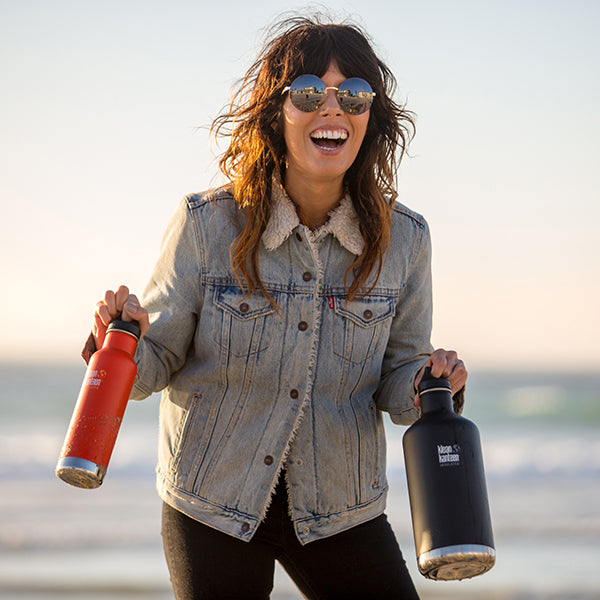 64oz-classic-with-loop-cap-q3 64oz_insulated_classic_black_beach_smile_square.jpg