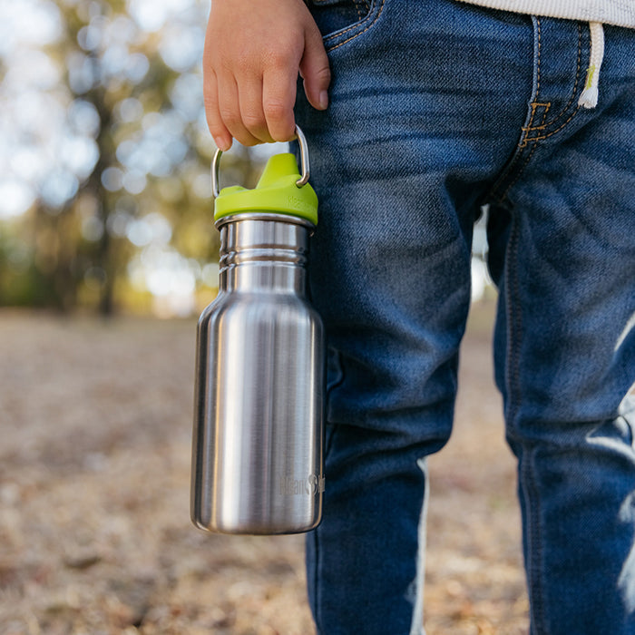 classic-kid-sippy-cap-e7 K12CNSIPPY-BS-kids_sippy_bottle_carry_lifestyle_f9e24b84-a0ae-465d-aad5-3c60c5592b7d.jpg