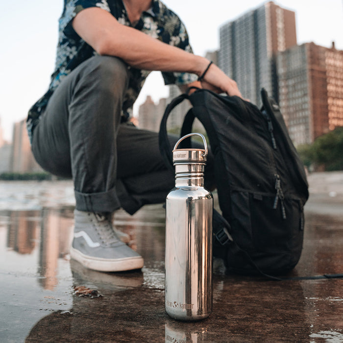 27oz-reflect-with-bamboo-cap-n1 K27SSLRF-MS-BAMBOO_reflect-bottle_city_lifestyle_ff882516-9bd8-49cf-b515-736a0a9c889f.jpg