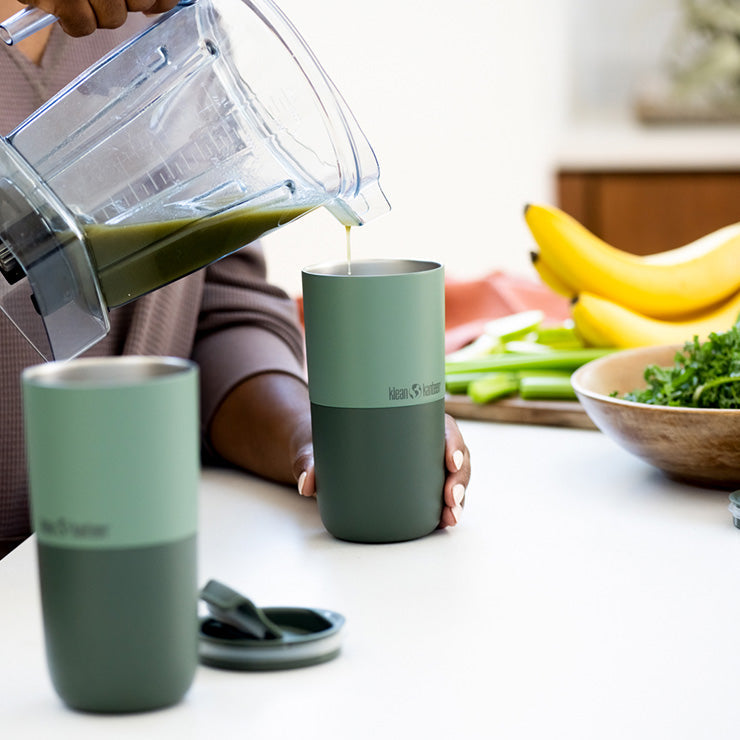 smoothie-set-q0 smoothie_kit_rise_tumbler_smoothie_pour.jpg