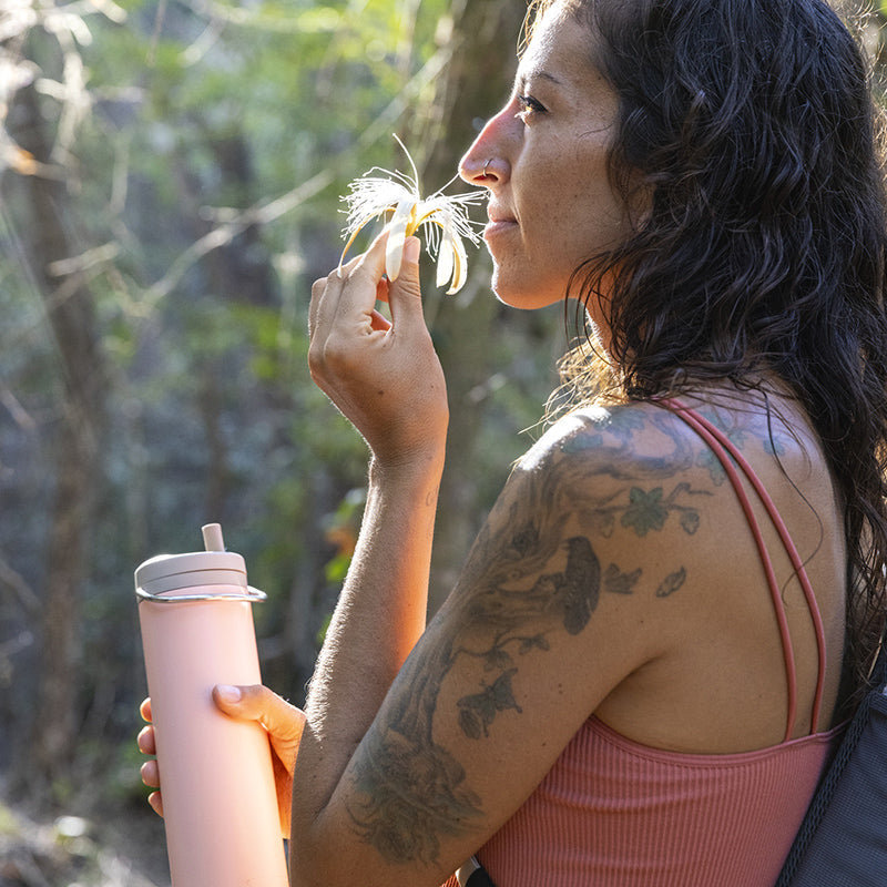20oz-tkwide-with-twist-cap-j2 tkwide_20oz_insulated_bottle_twist_woman_flower_costarica_square.jpg