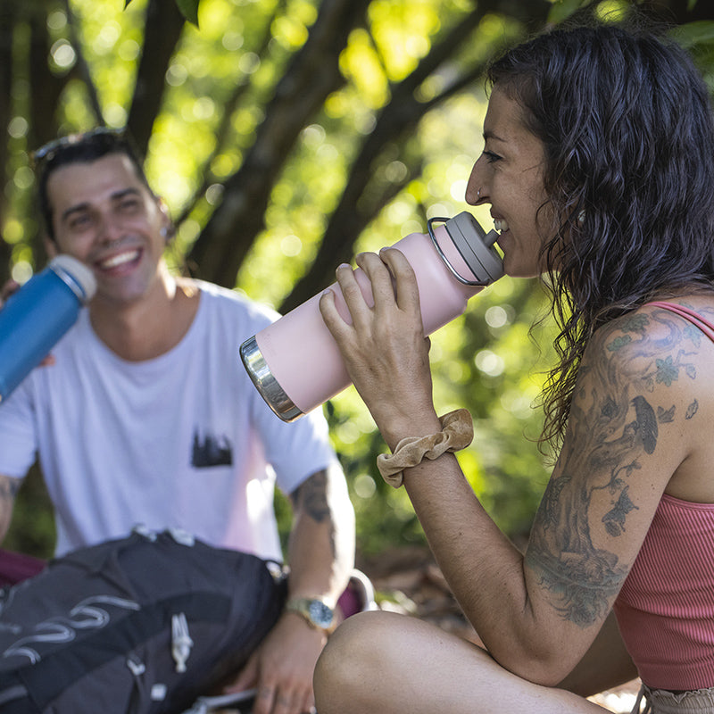 32oz-tkwide-with-twist-cap-i1 tkwide_32oz_insulated_bottle_twist_costarica_couple_drink_square.jpg